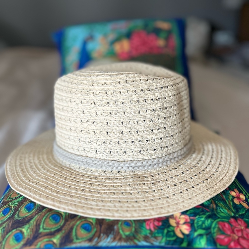 Hat - Picture 4 of 5